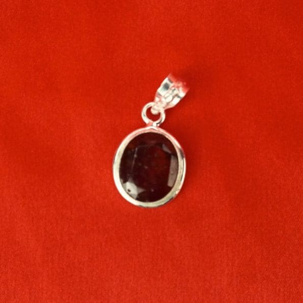 Gomed Diamond Cut Pendant